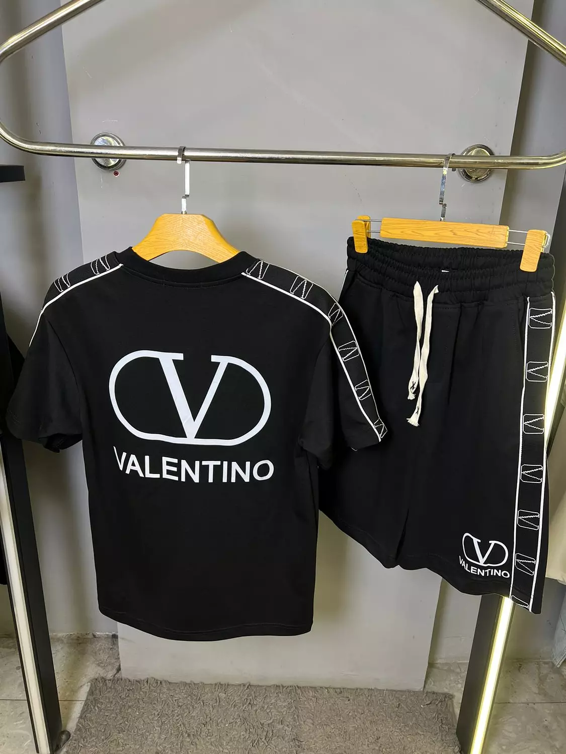 VALENTINO SUIT /462 image