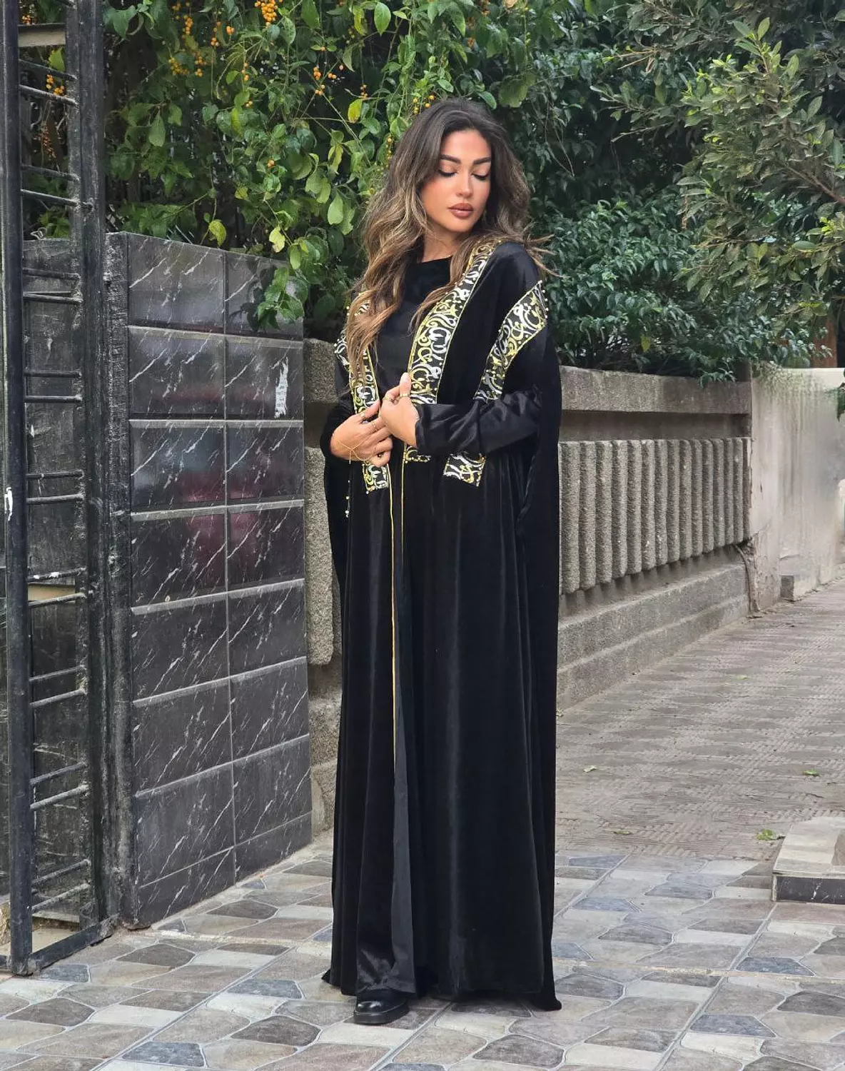 Black Arabian Velvet Kaftan with Clutch  2