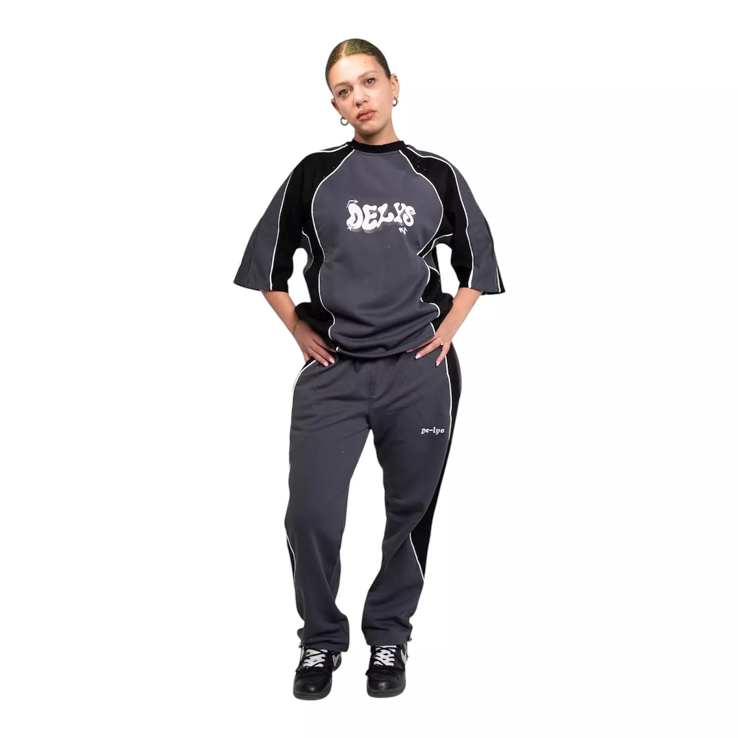 De-lys slices box fit suit Black & Grey with white stripe  2