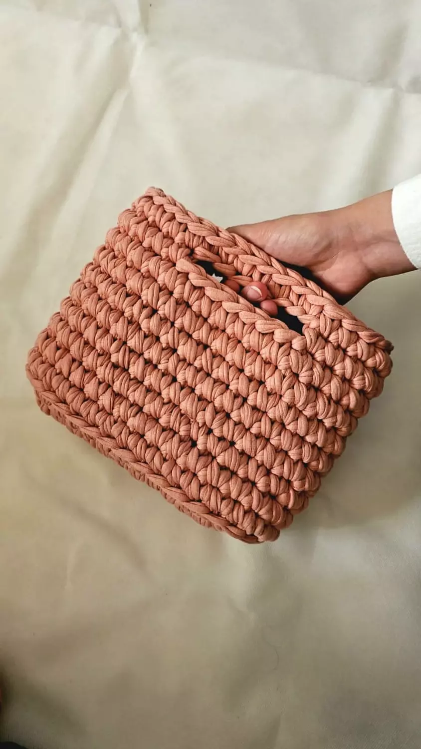 Peachy Loop – Handwoven Crochet Clutch 3
