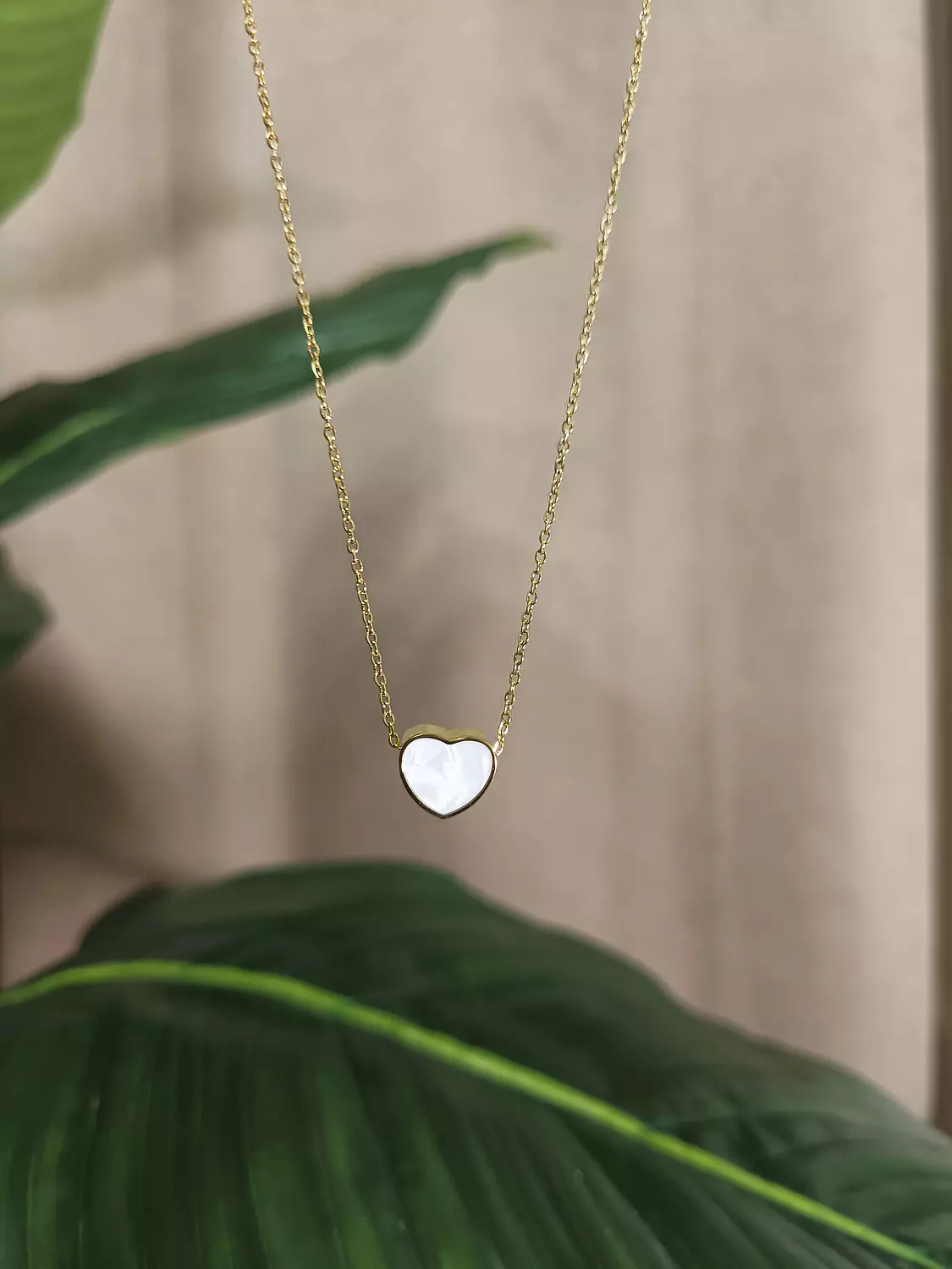 سلسلة قلب وجهين image