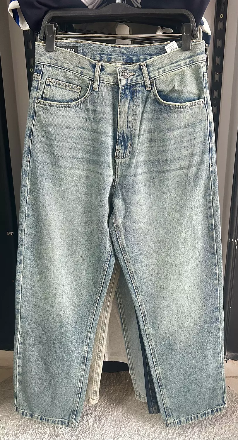 Light Wash Wide Leg Jeans  1