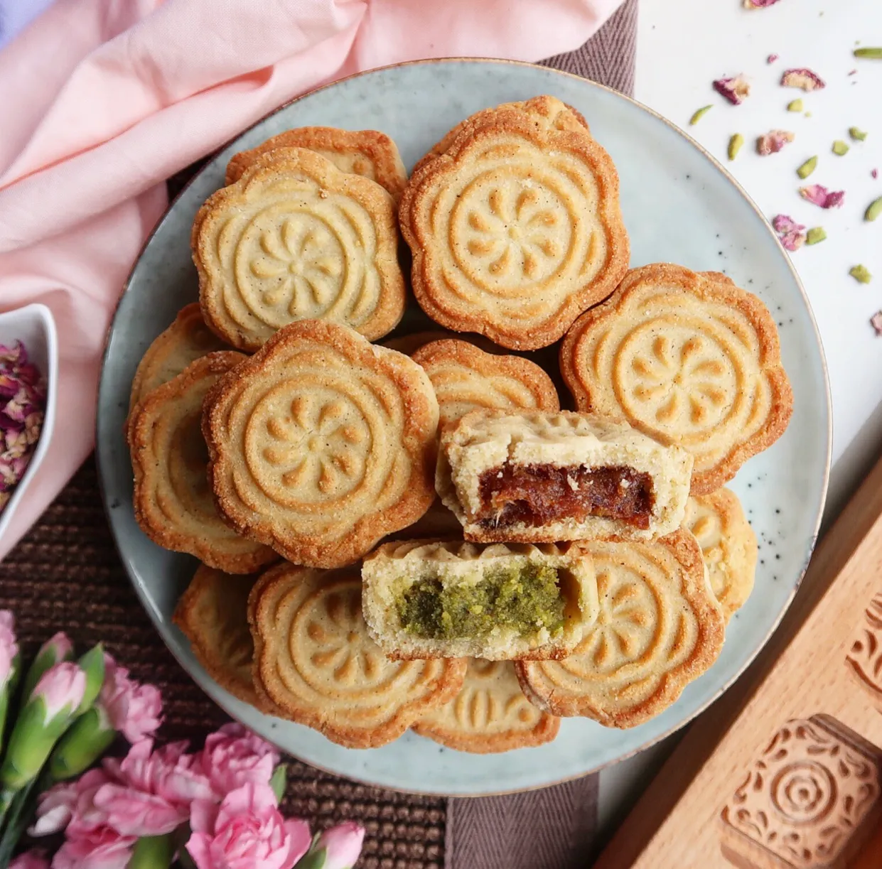 <p><strong><span style="color: rgb(31, 31, 31)">Ma'amoul (Classic Arabic Cookies)</span></strong></p>