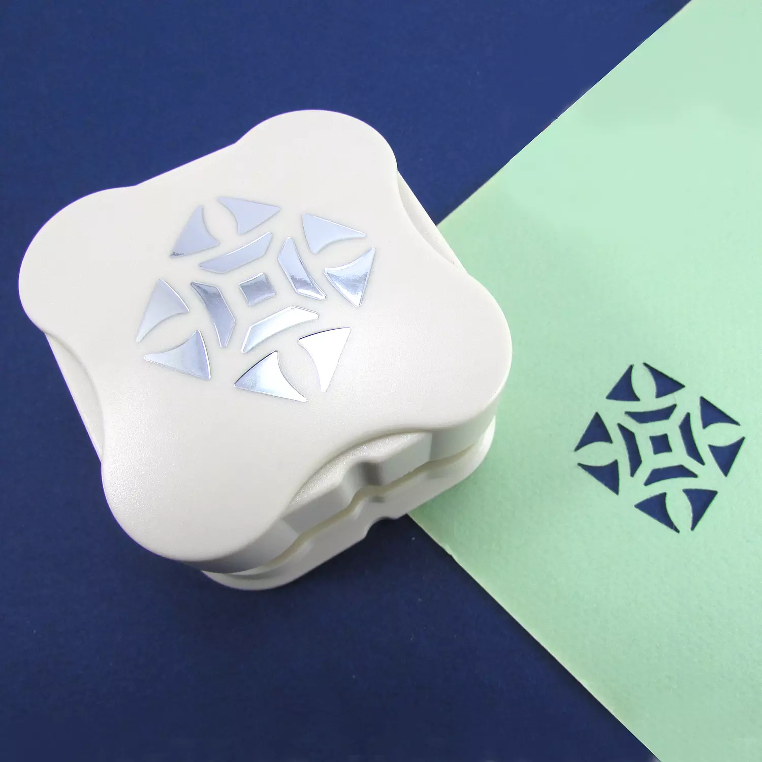 Any where Paper punch with magnet 5