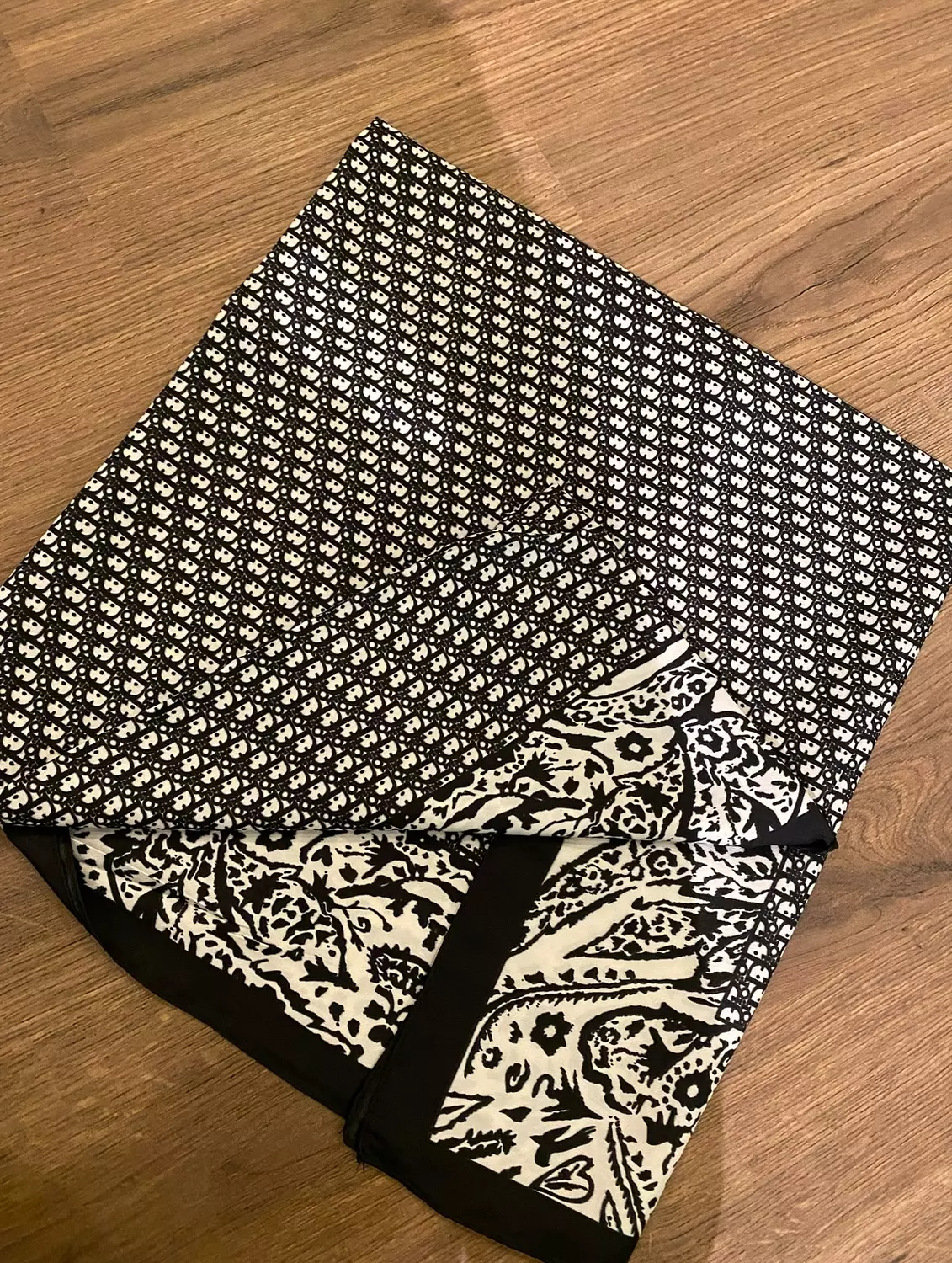 squar satan scarf 4