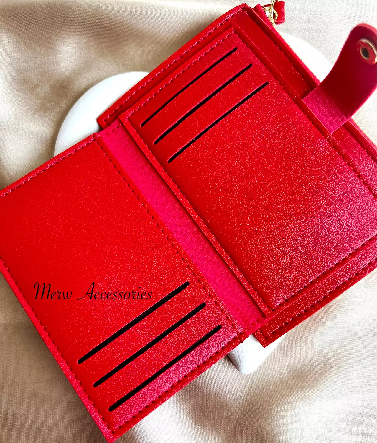 Red wallet . 2