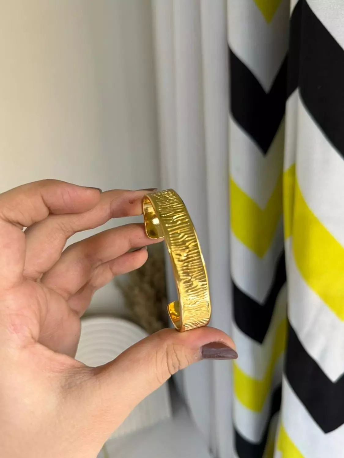 Plain bareclet  image