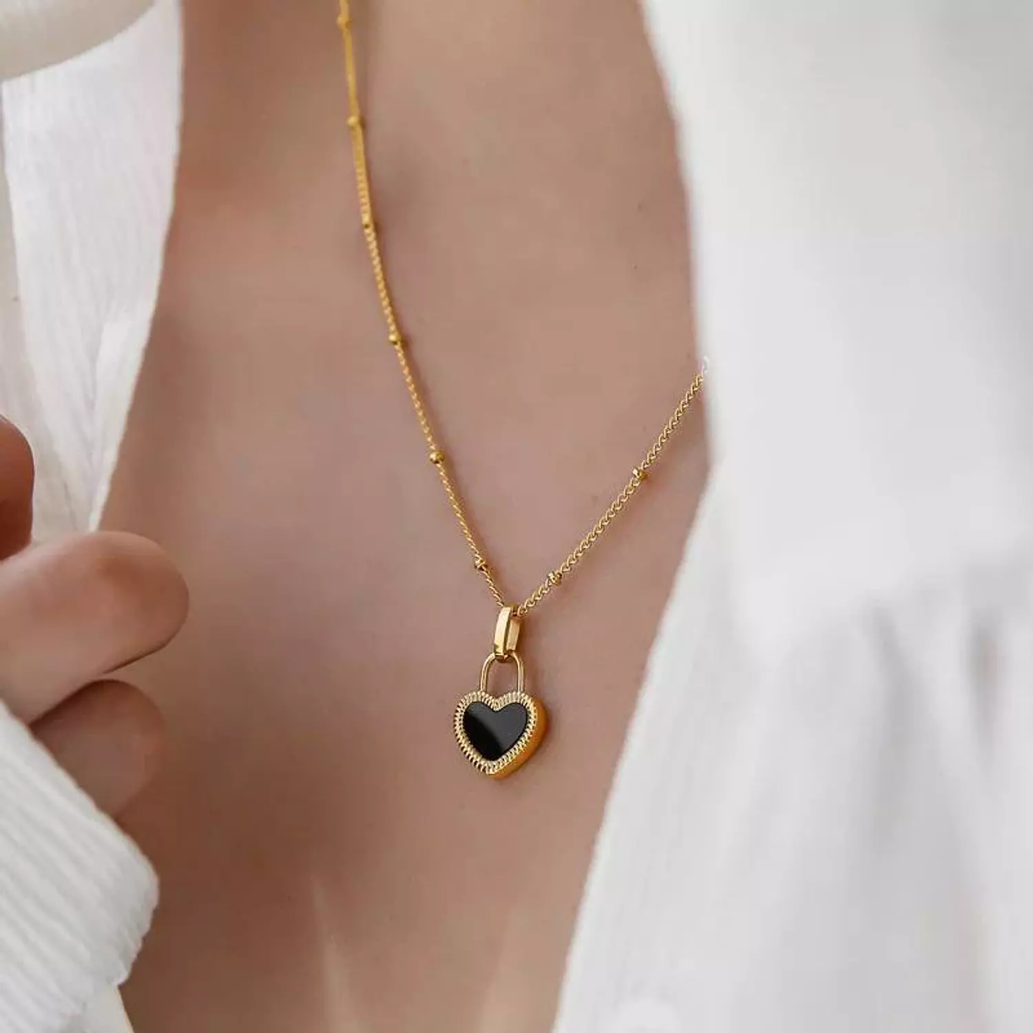 Heart black heart necklace  image