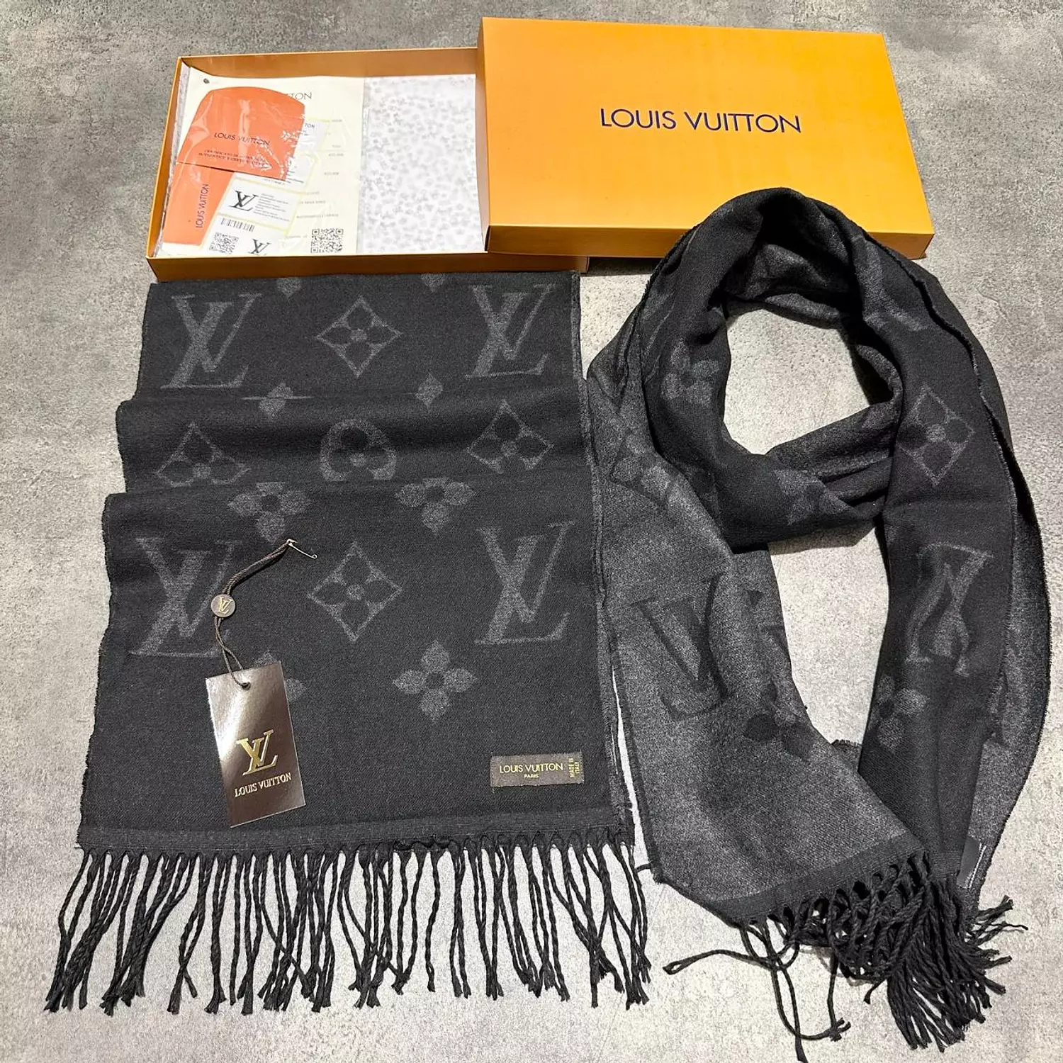 LOUIS VUITTON SCARF -18374 image