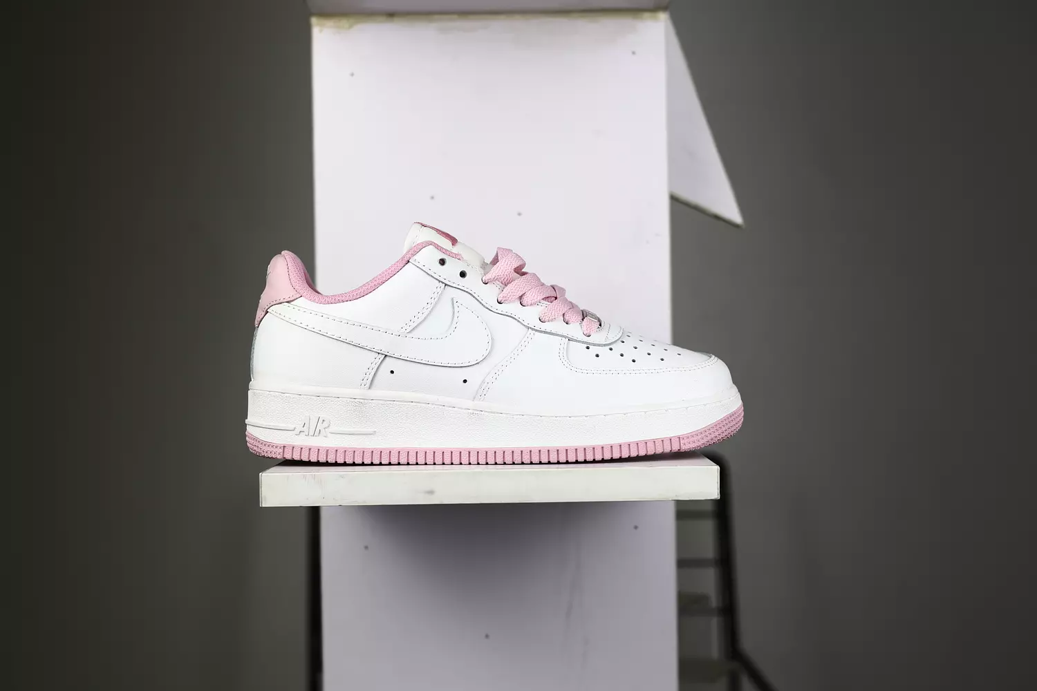 Nike Air Force 1 "07 LOW" image