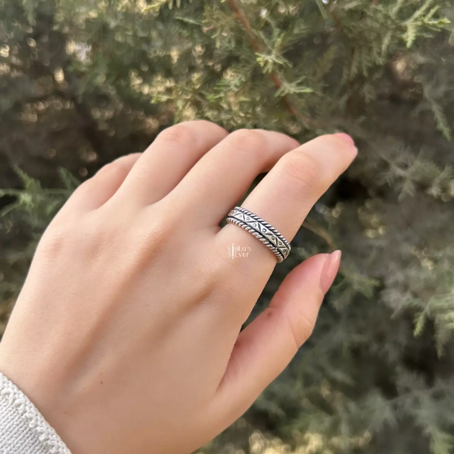 Retro silver ring image