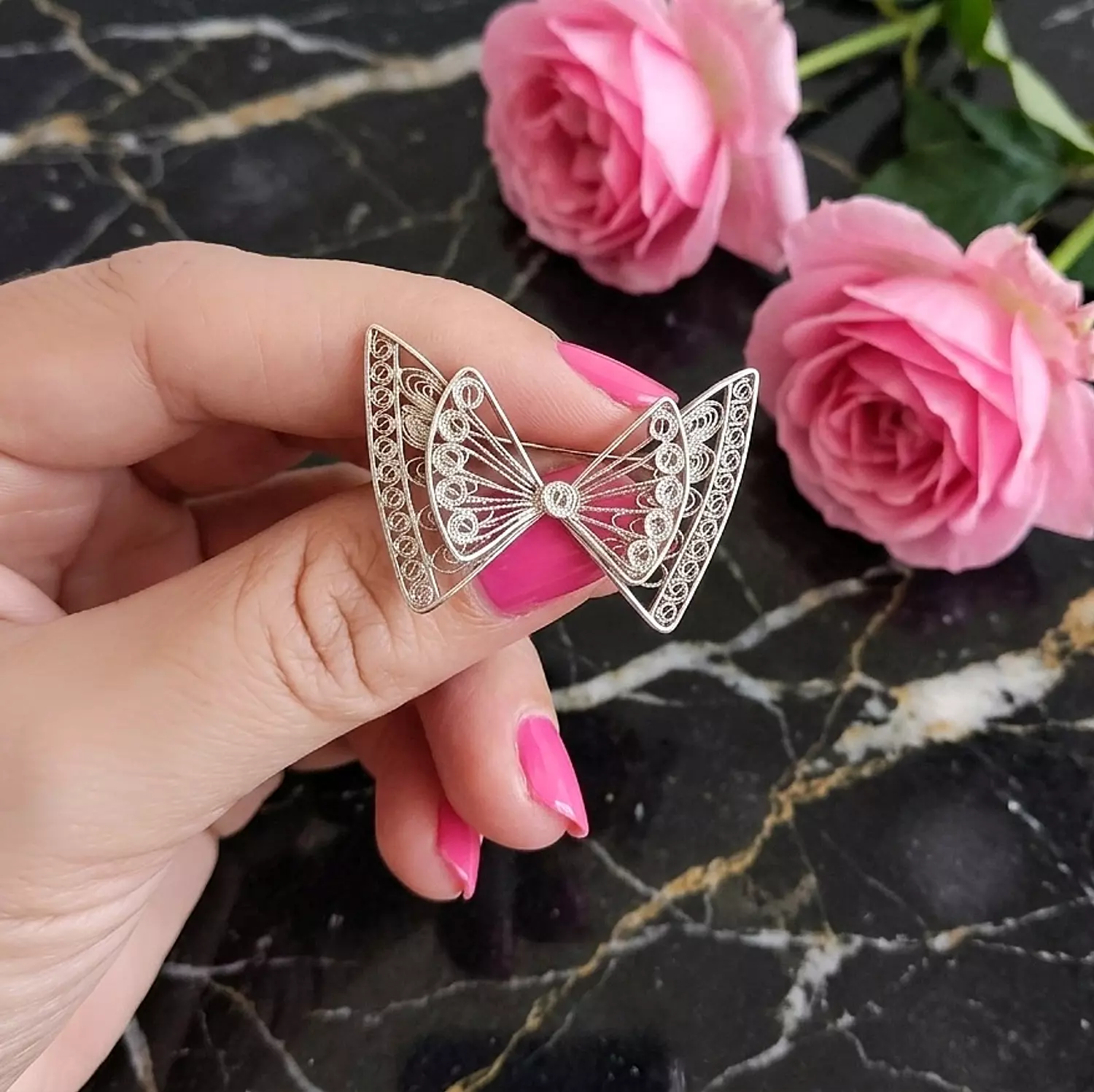 Ribbon brooch image
