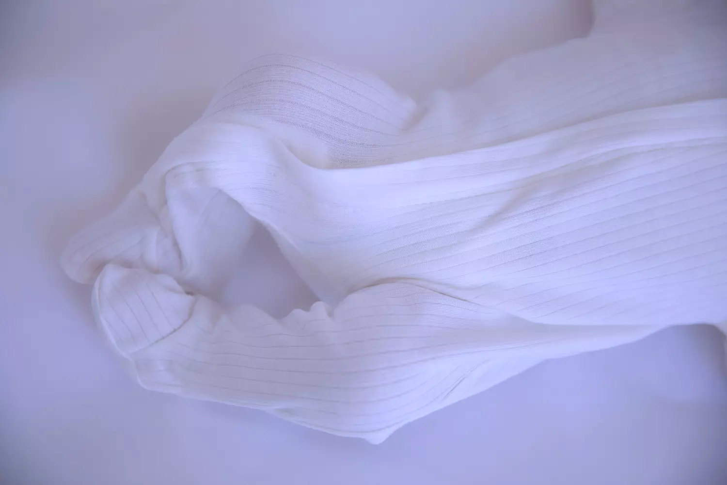Cloud white organic set with bow/beanie hover image