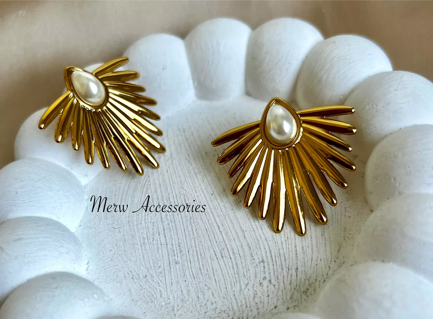 Gold pearl earring  1