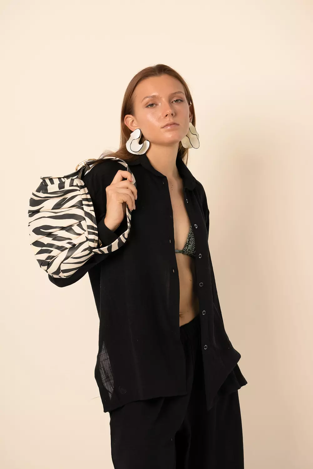 Oversized Shirt with side buttons - Black 1