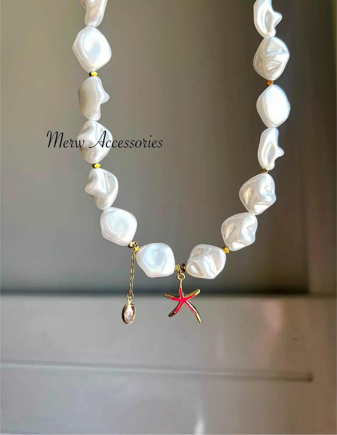 Pearl chockers ..5 2