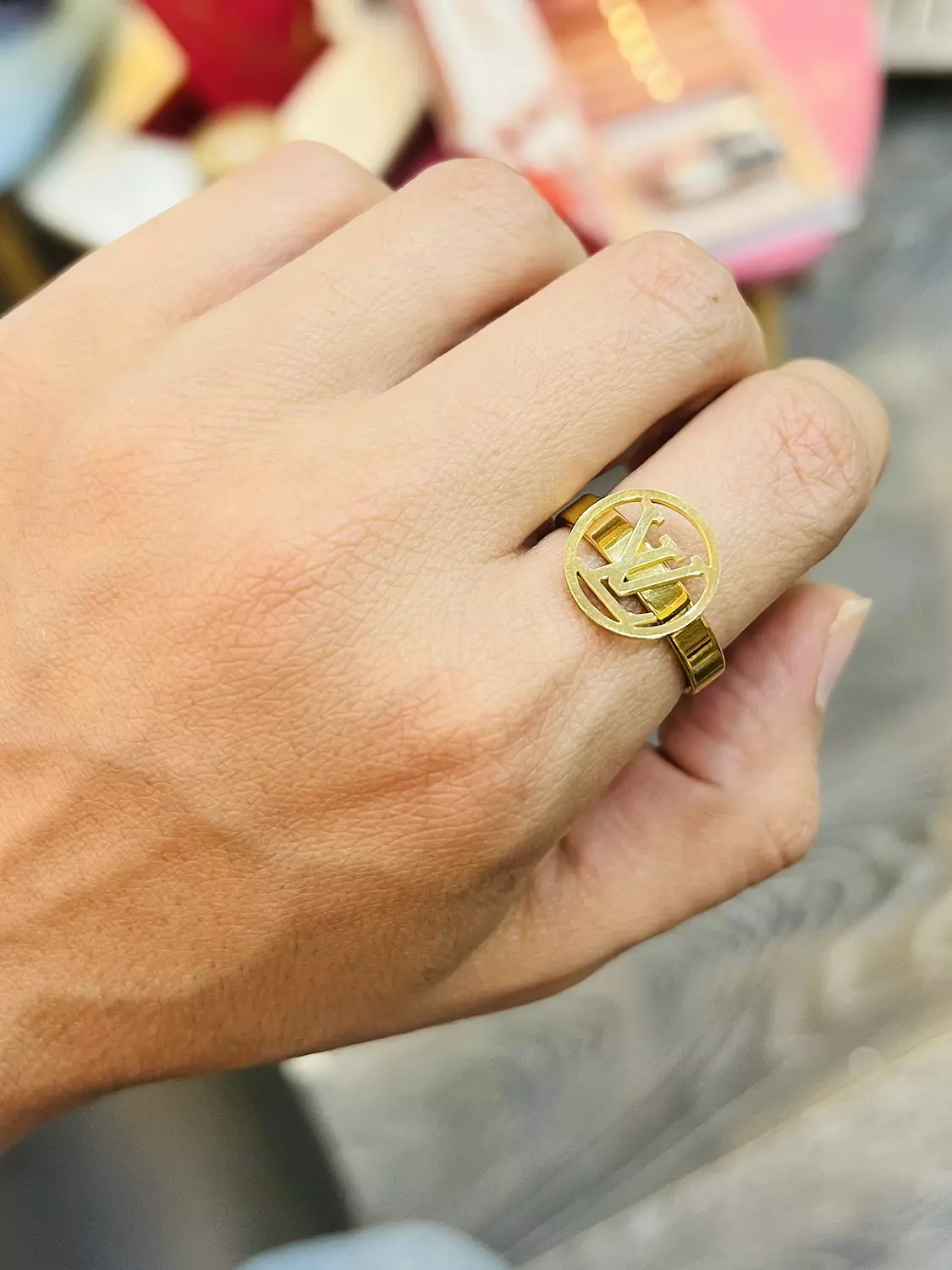 L*V ring image