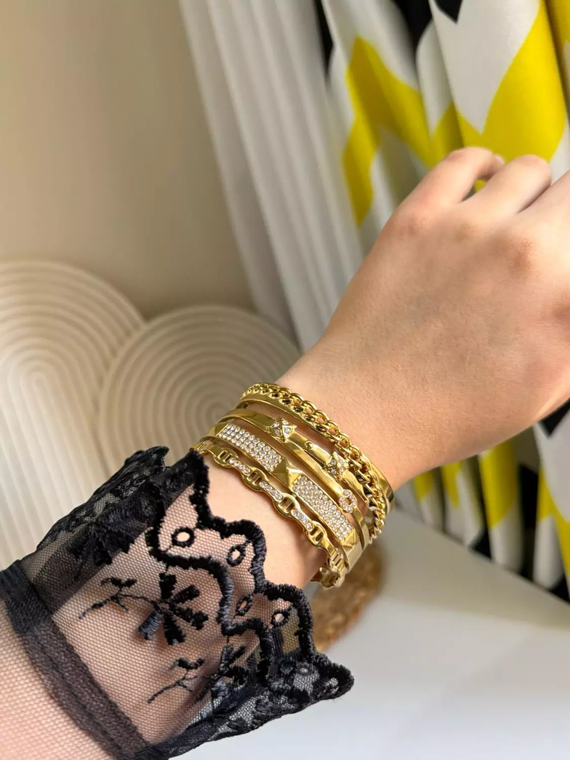 Unique bareclet 2  image