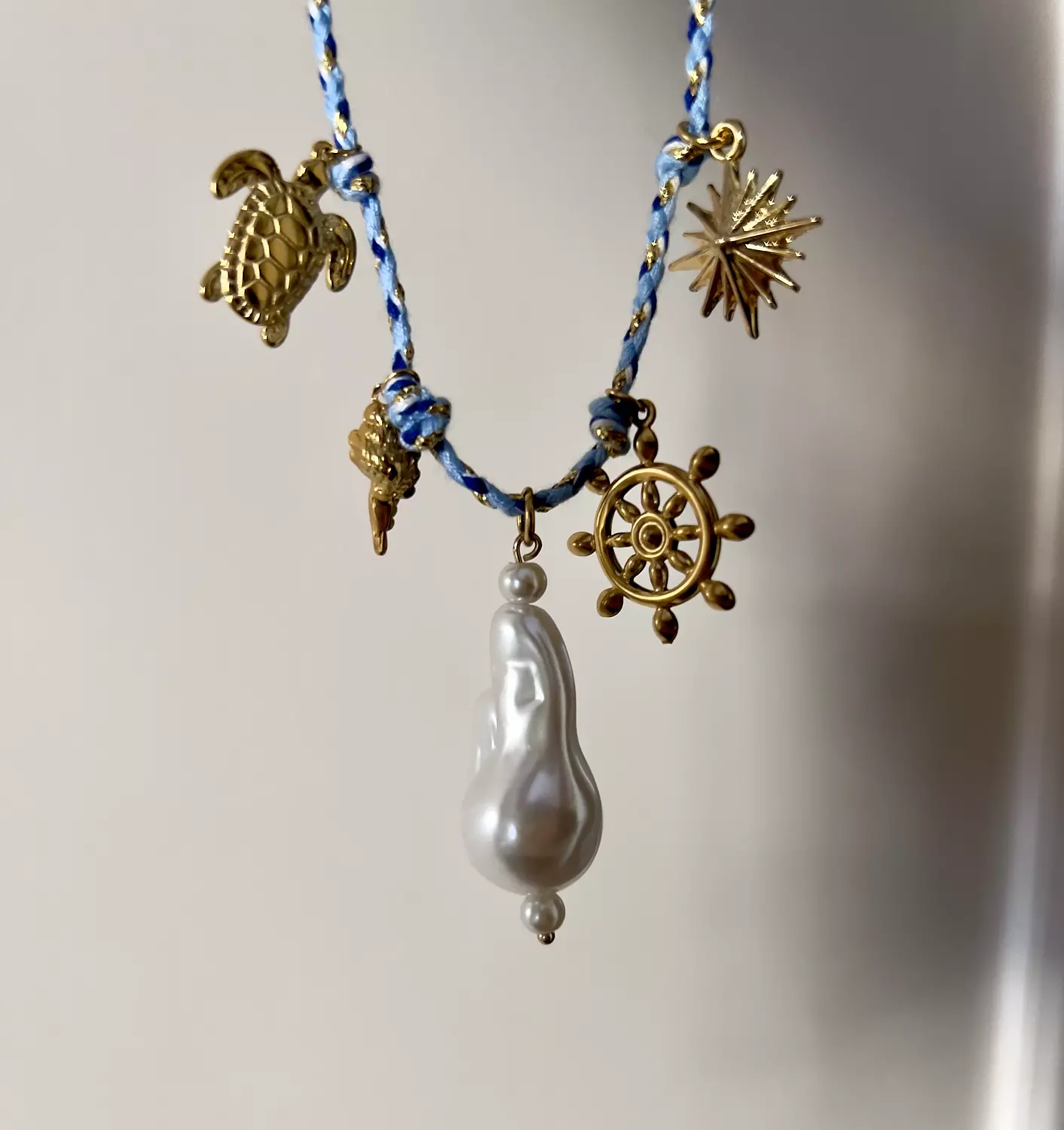 Azul knots necklace  image