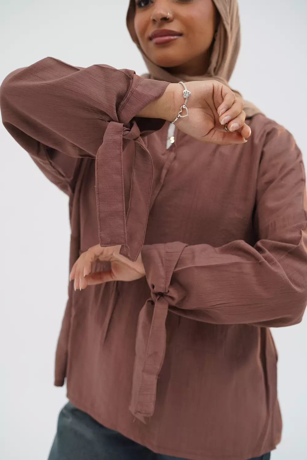 Brown blouse with tie from the callar 3