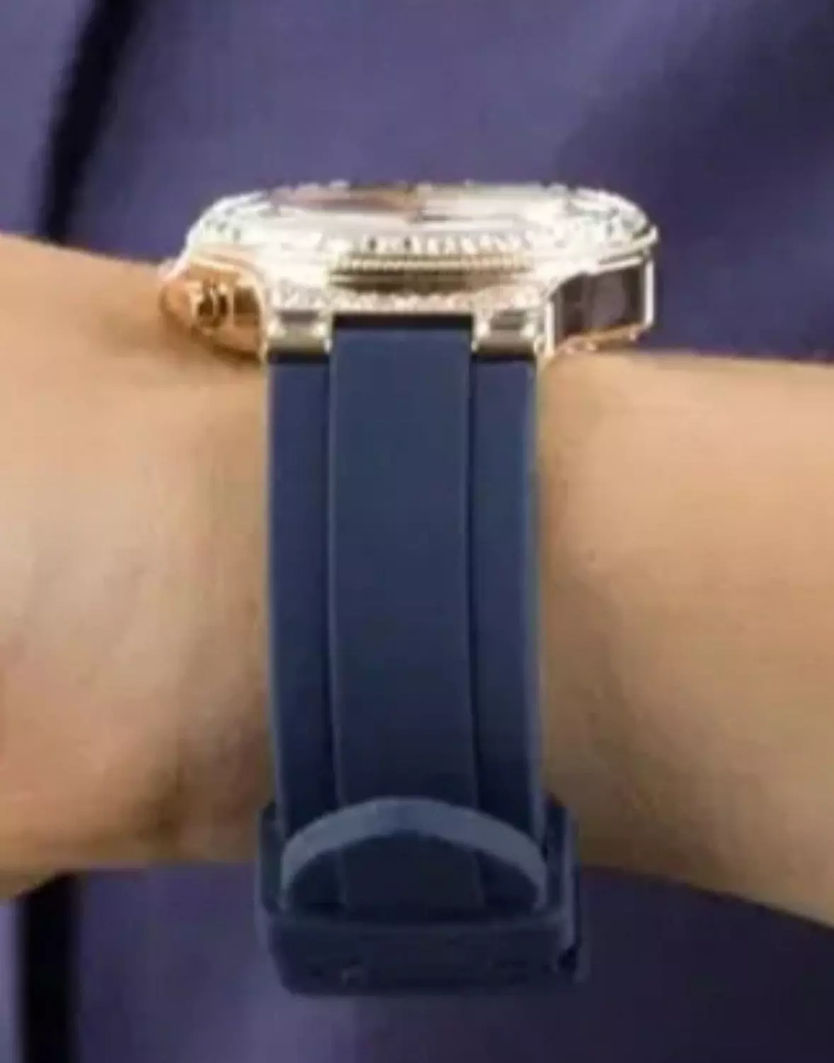 GUESS Women's Fashion Watch 5