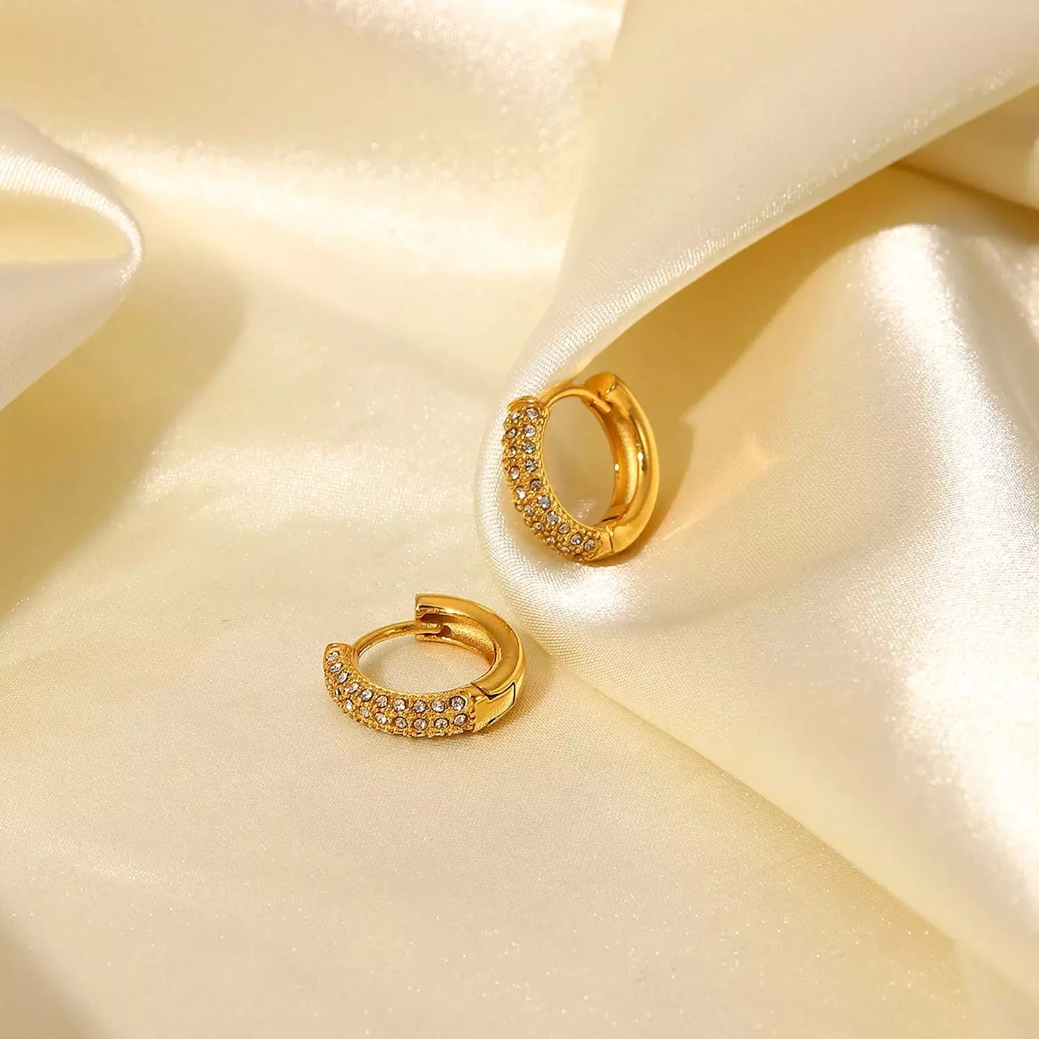 Small diamonds hoop earrings 2