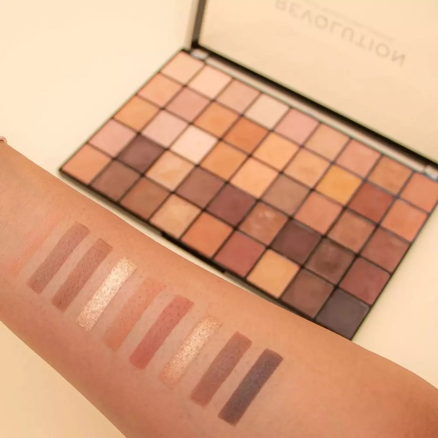 Revolution Maxi Reloaded Palette Nudes 2