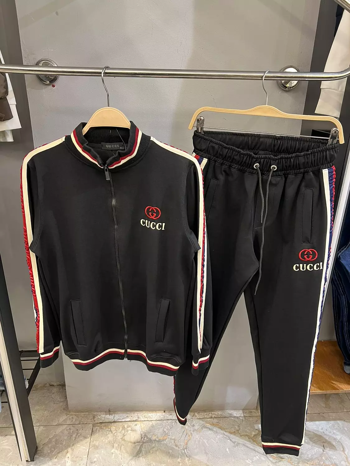GUCCI SUIT 00 image
