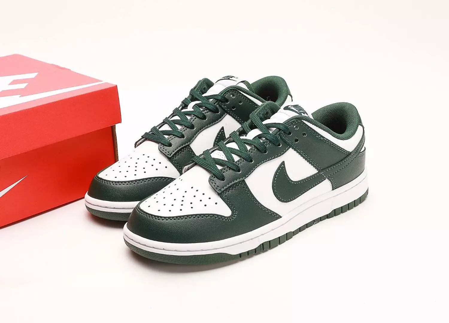 Nike Dunk Low Michigan State 2