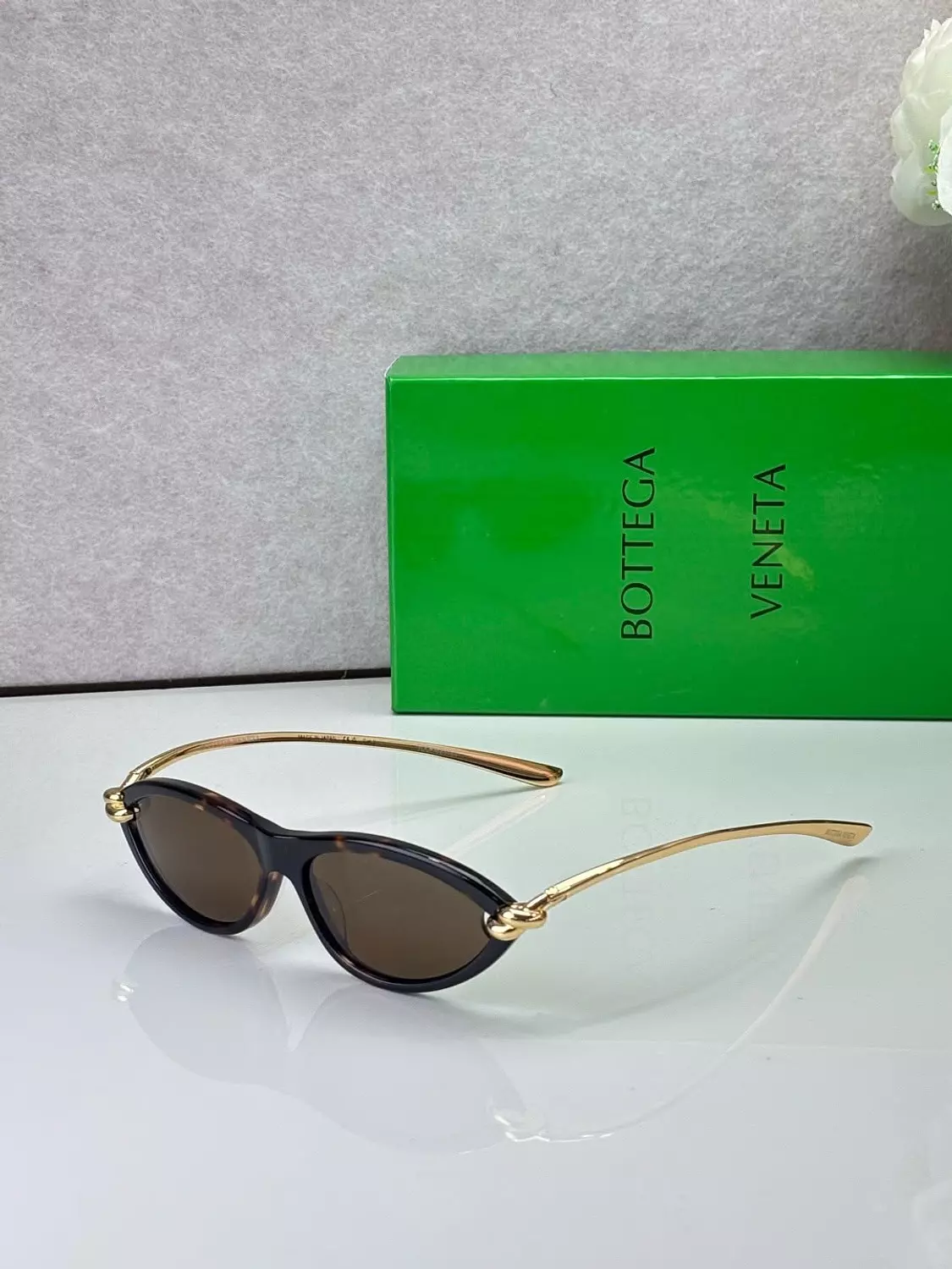 Bottega Veneta glass  image
