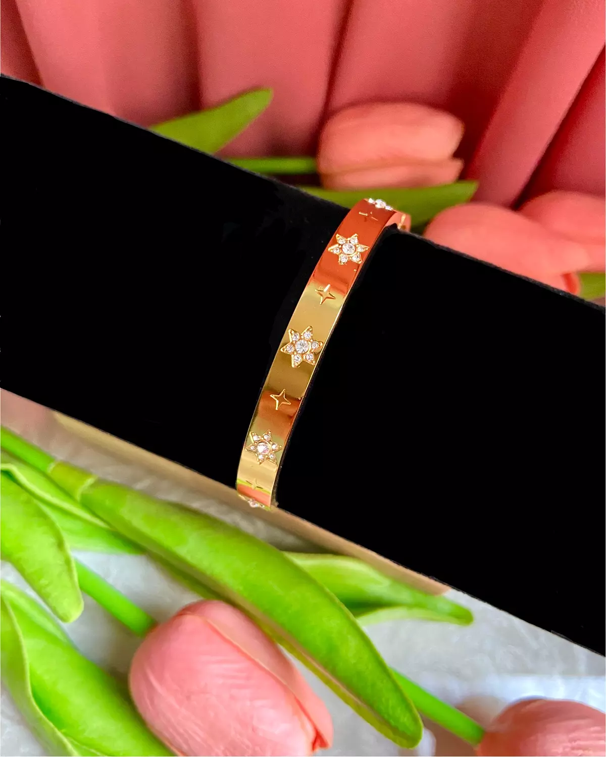 Elegant stainless steel bracelet with star and flower details✨ image