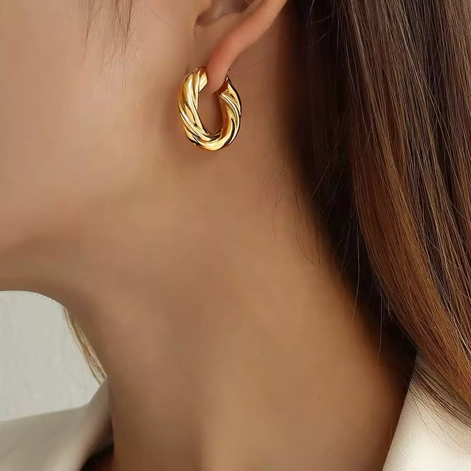 Chunky hoop earring  2