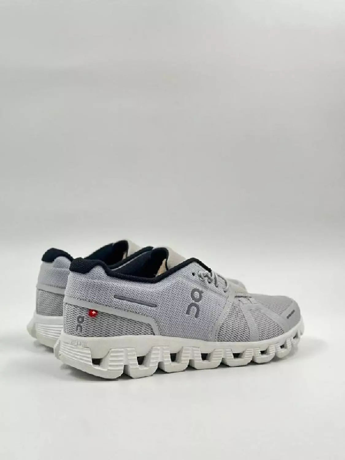 On Running Cloud 5 Glacier Grey White 2