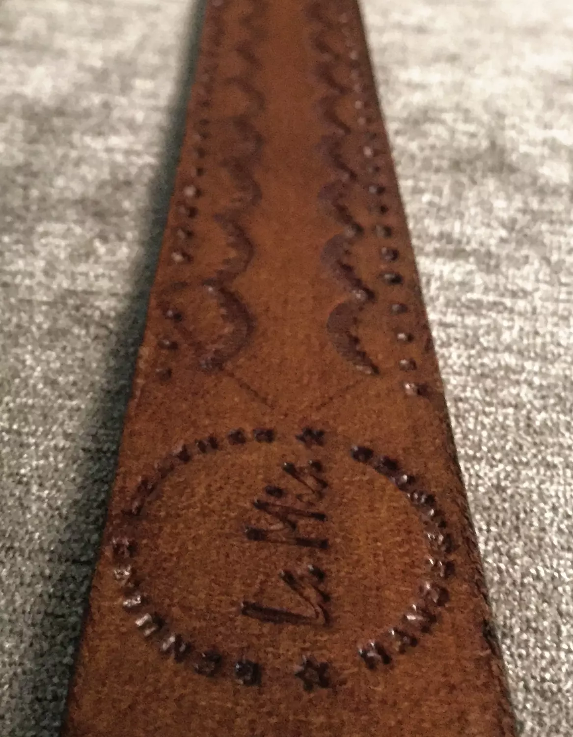 Tooled leather belt - Scalloped border 3