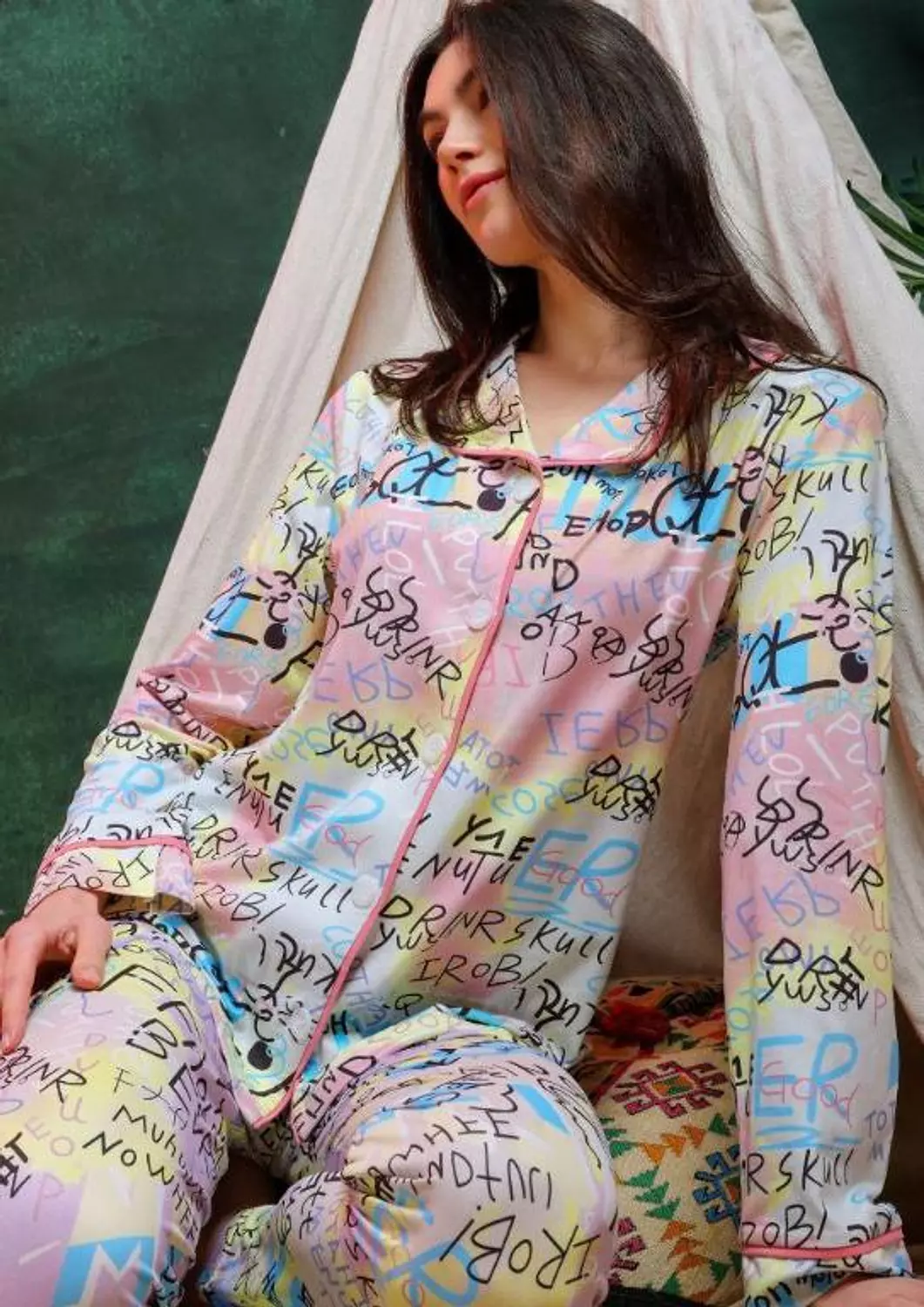 <p><strong><span style="color: rgb(0, 0, 0)">Pink pajamas with buttons</span></strong></p>