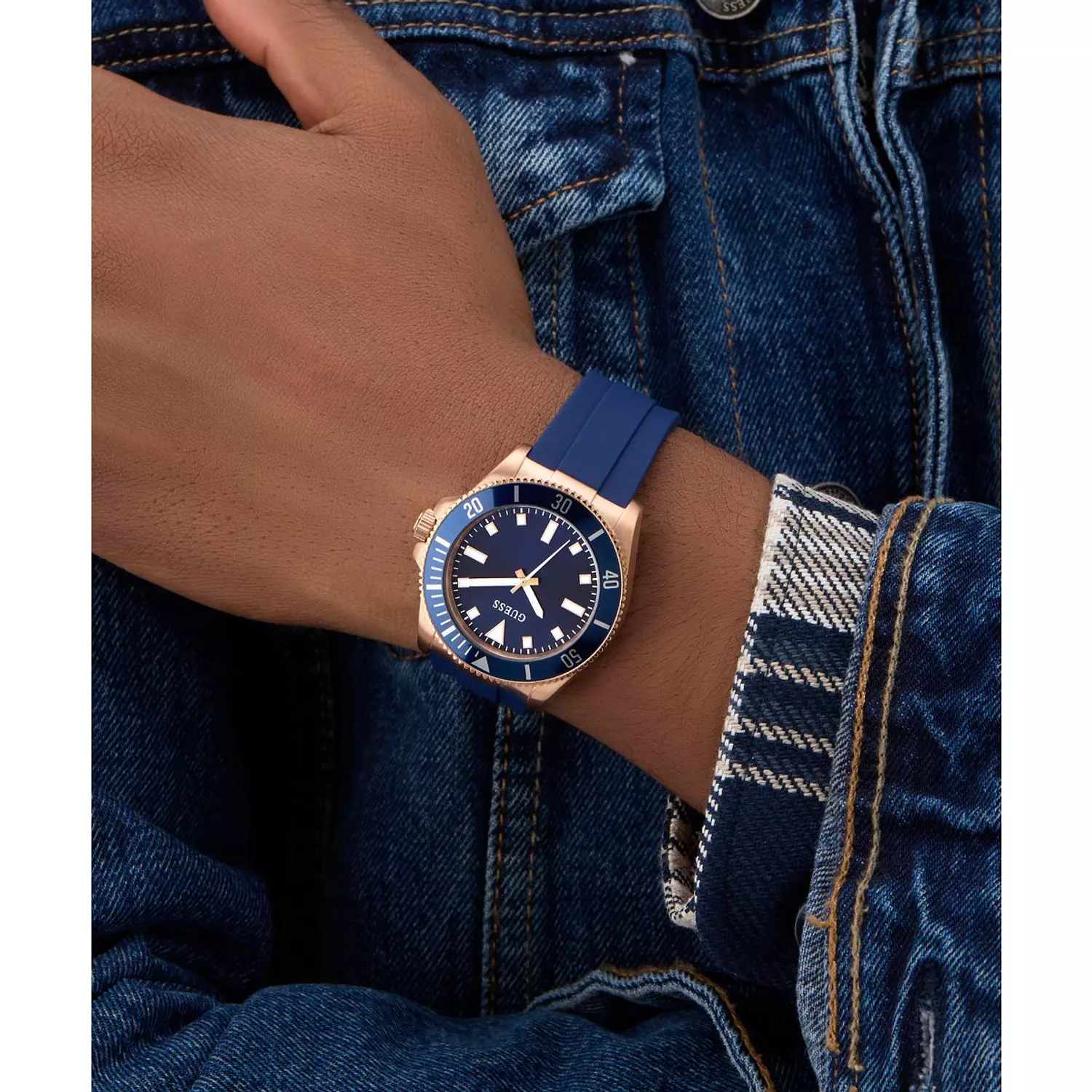 GUESS CLIFF Mens Blue Rose Gold Tone Analog Watch Blue Silicone Smooth Strap 6