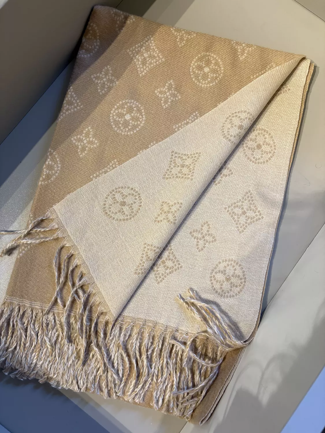 LV WOOL SHAWL 13