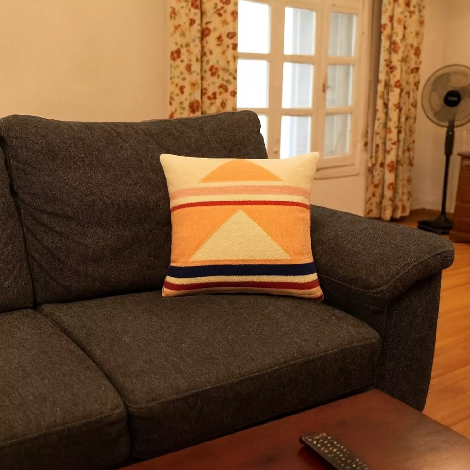 Ondas Doradas Cushion 1