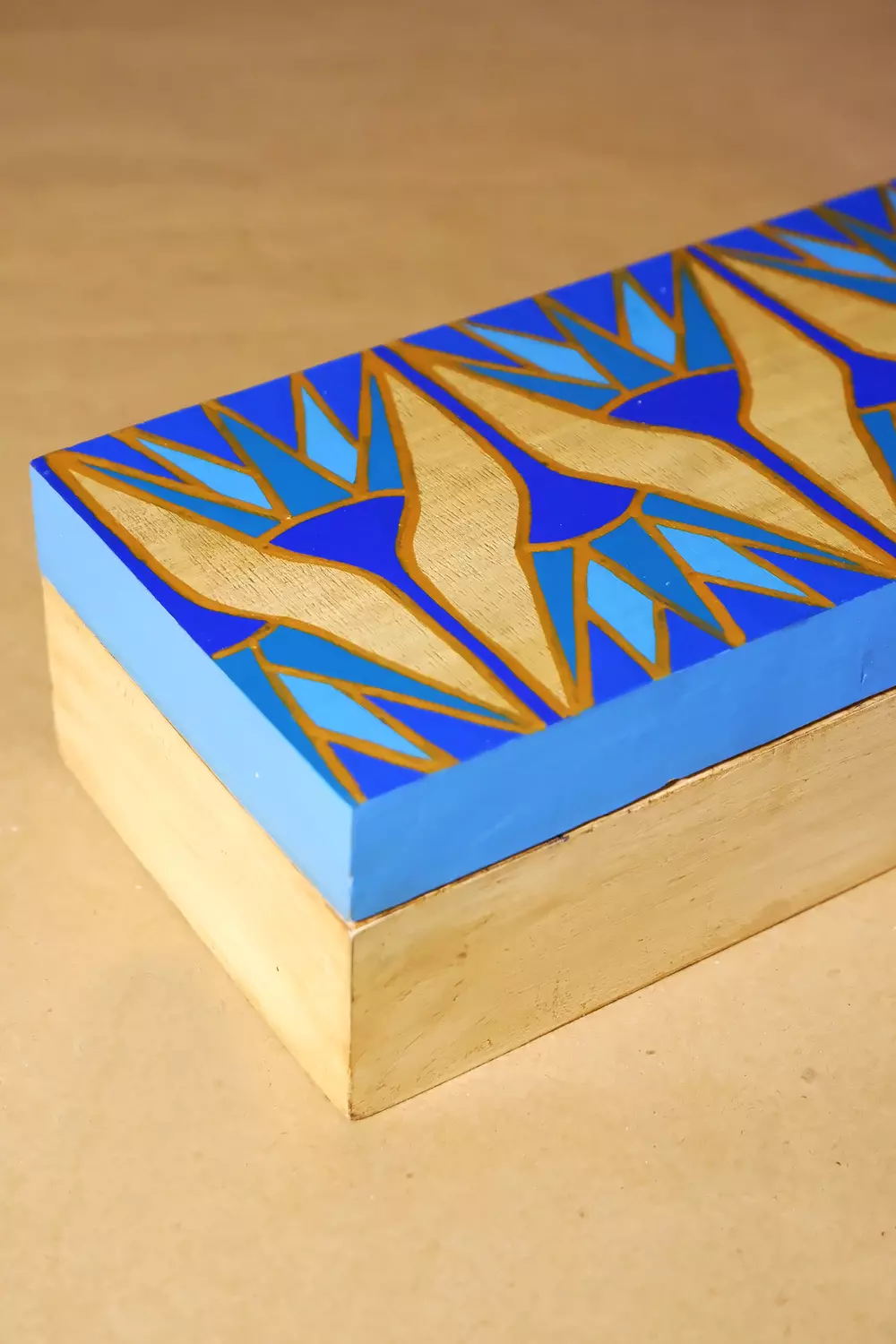 Lotus 2 blue Box medium 1