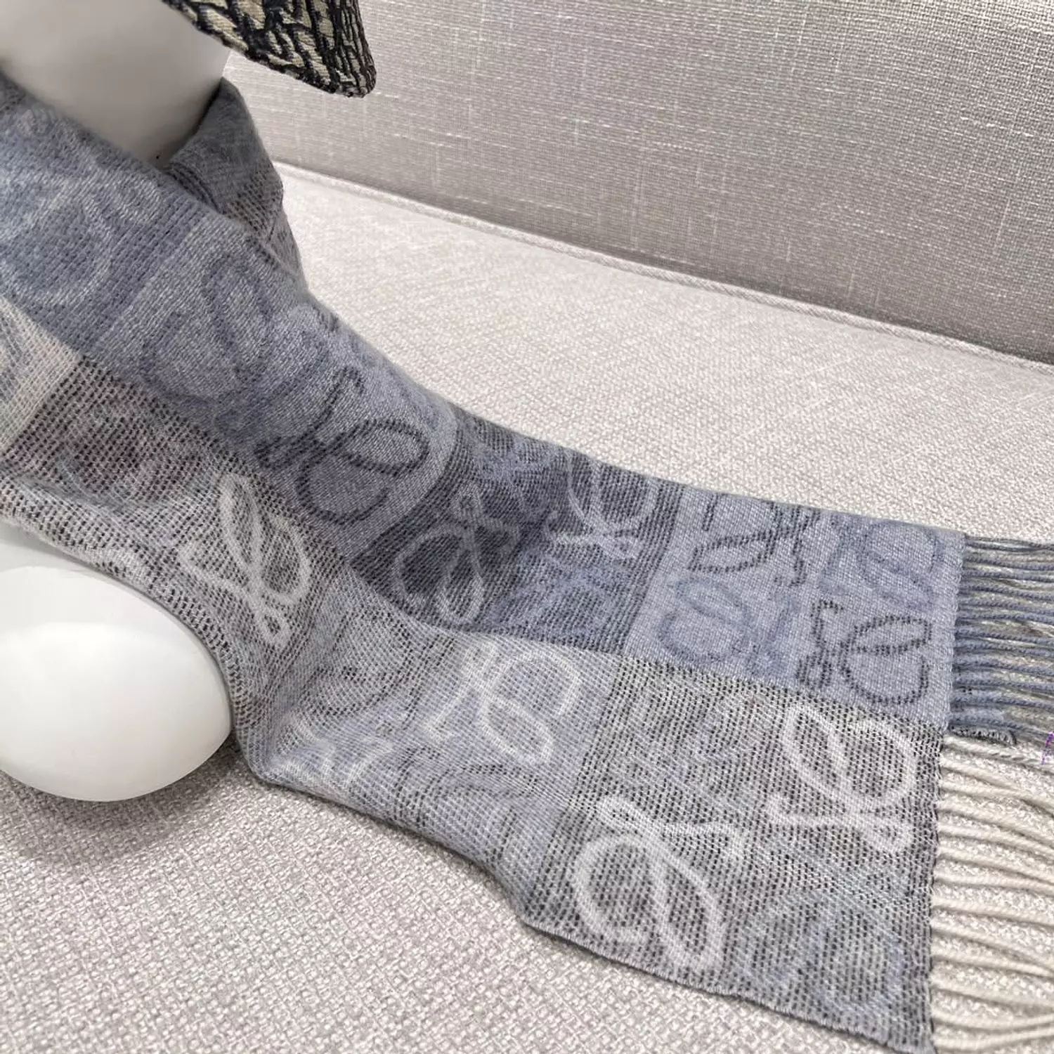 Loewe scarf 2