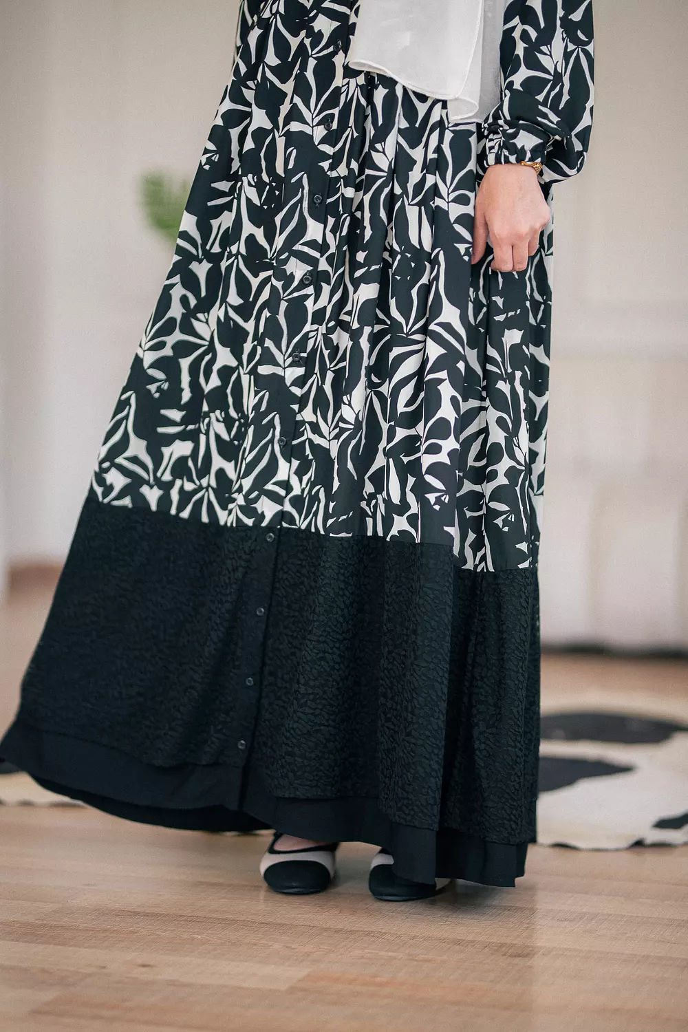 Black & cream crepe Dress with Tulle Trim  3