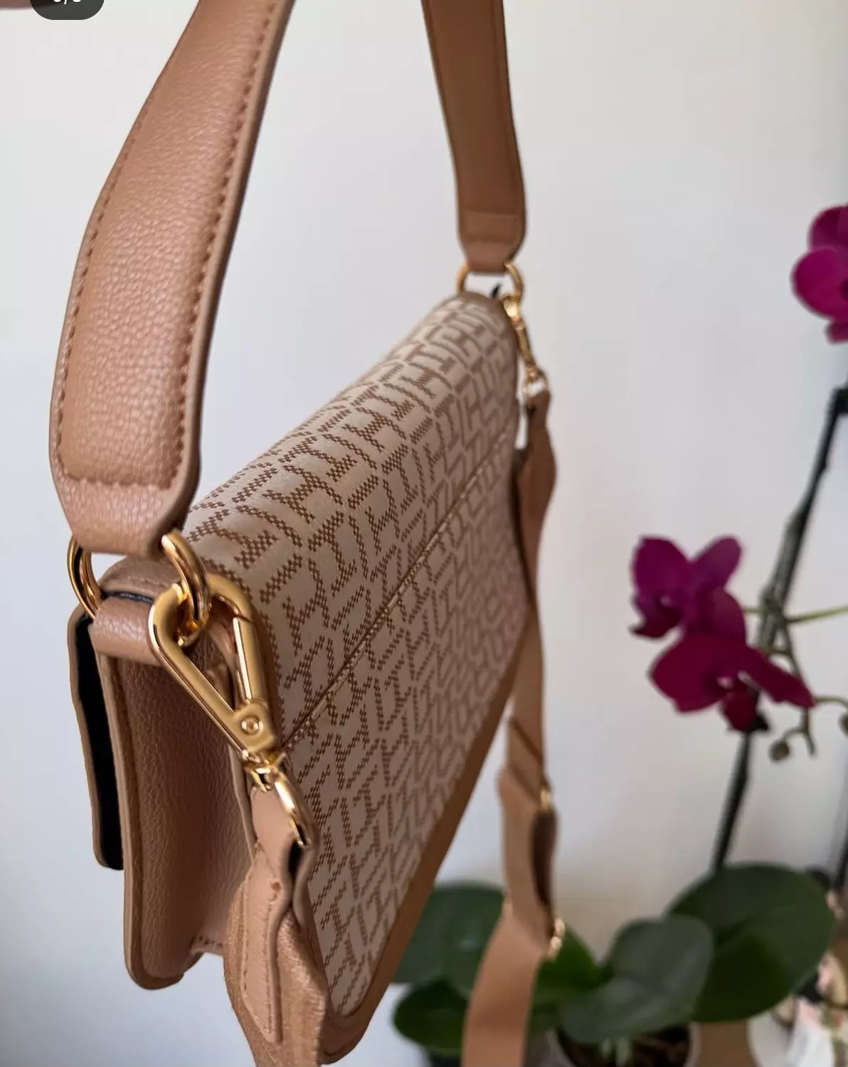 Tommy Hilfiger Crossbody Bag light beige  hover image