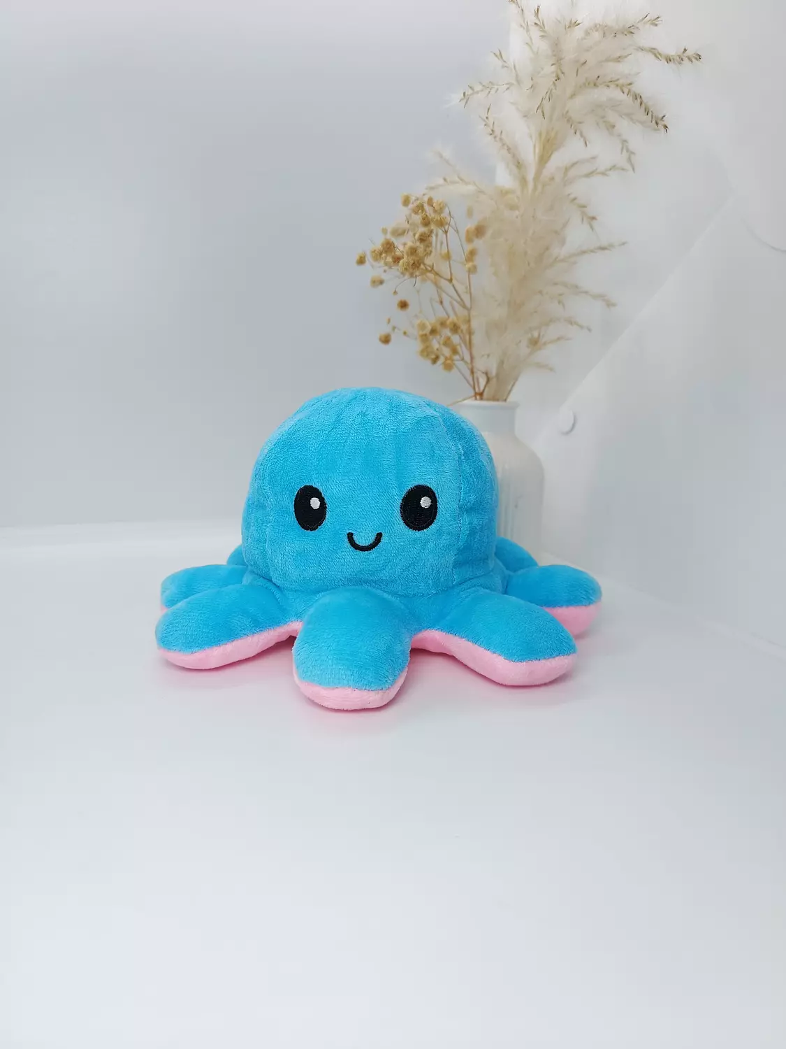 Blue and pink oysters image