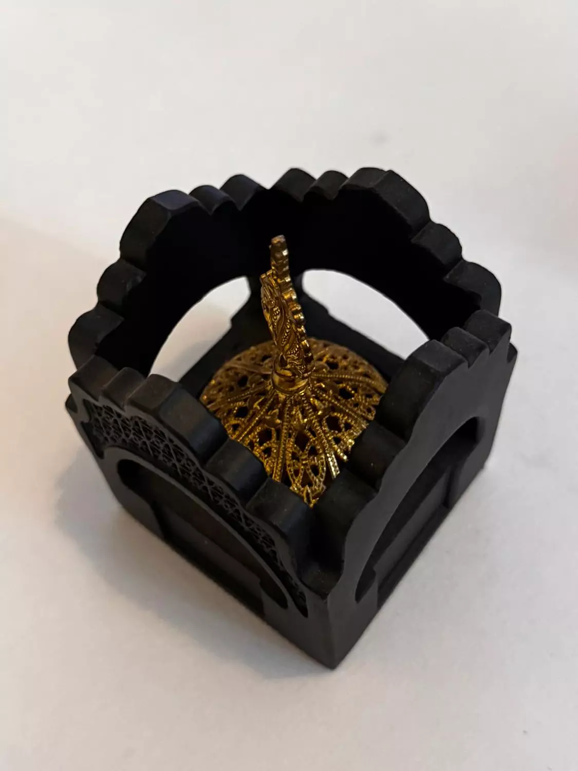 Decorative golden censers 2