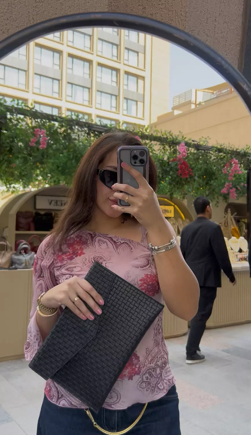 VeeV Black Clutch hover image