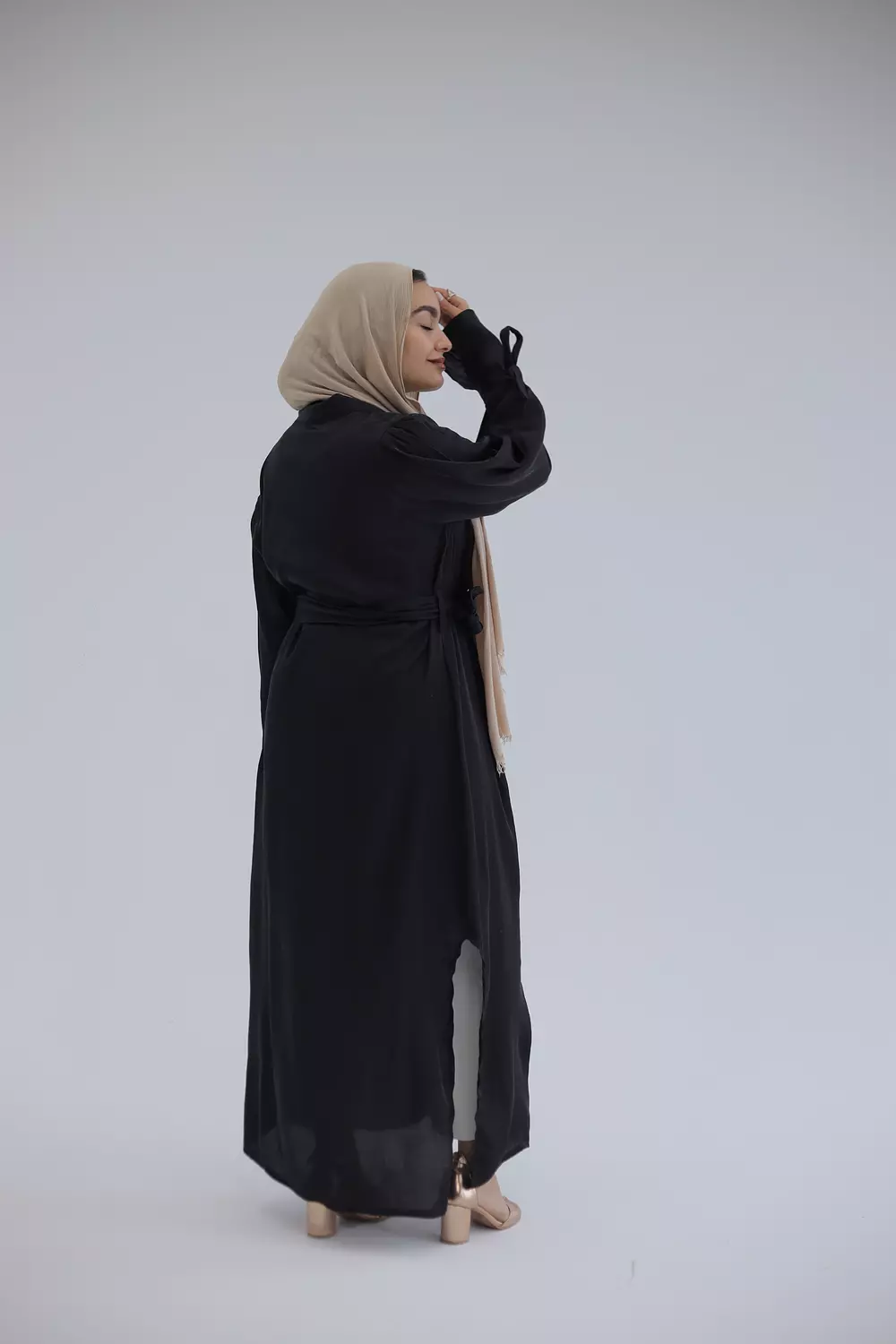 Black cardigan stan with a waistband 4