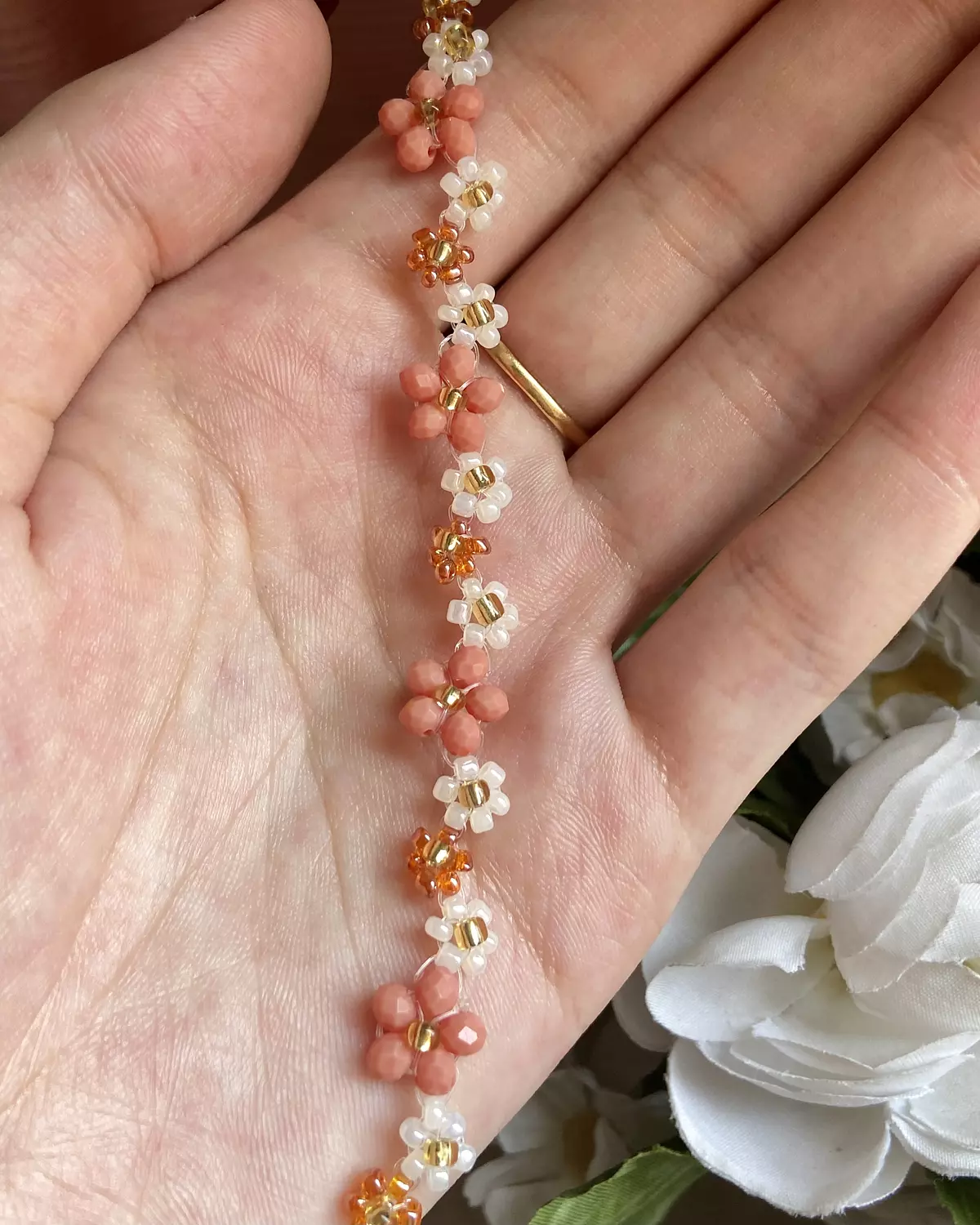 Zig zag crystal flowers coral shades and white 🤍 2