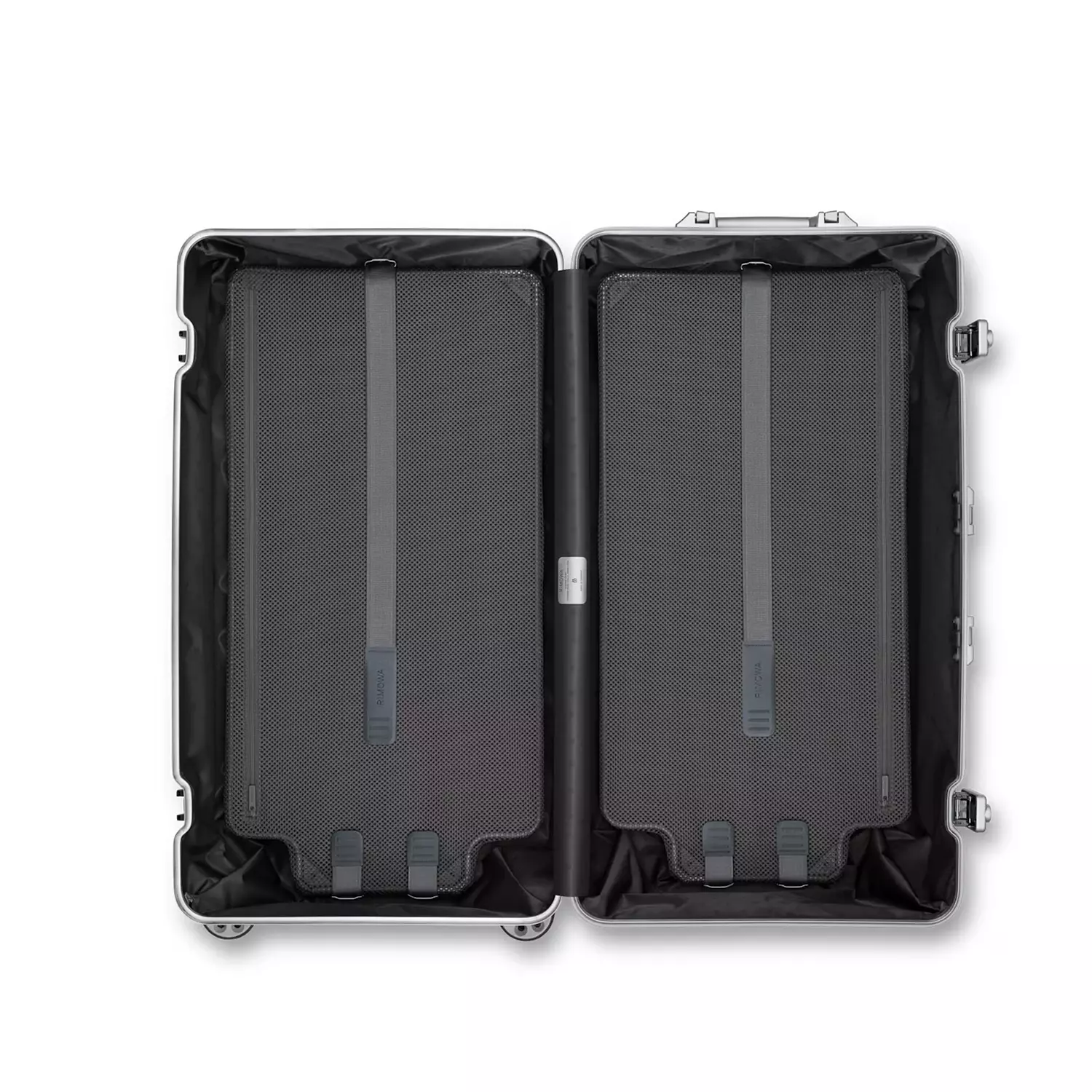 Rimowa Essential Trunk Plus suitcase in Silver 4
