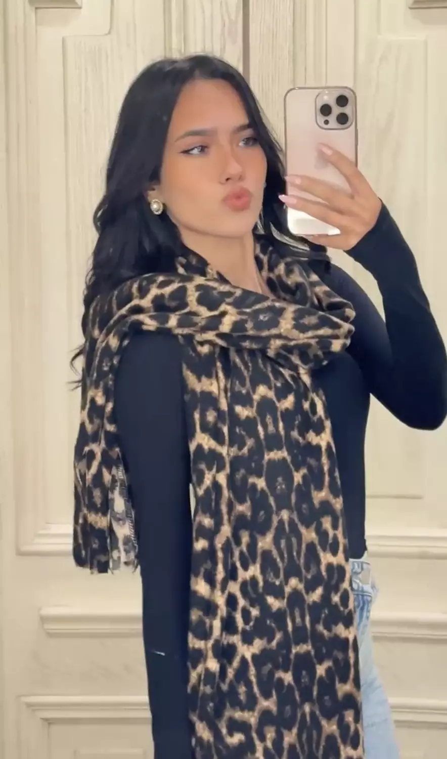 The leopard scarf  2