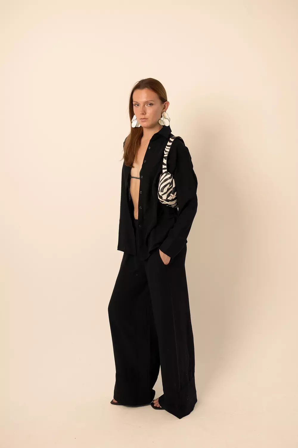 <p><strong>Wide-Leg Pants - Black</strong></p>